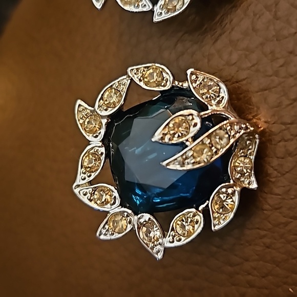 VTG SARAH COVENTRY 1969 Holiday Ice Blue Crystal Colonial Necklace Earrings Set - Picture 6 of 11